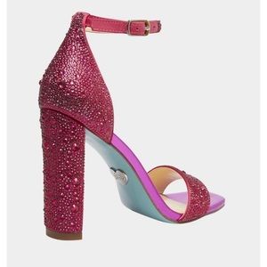 NWOT 7.5 Betsey Johnson Fuchsia Heeled Sandal!